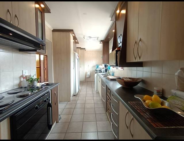 3 BEDROOM HOUSE FOR SALE IN VANDERBIJLPARK SW 5